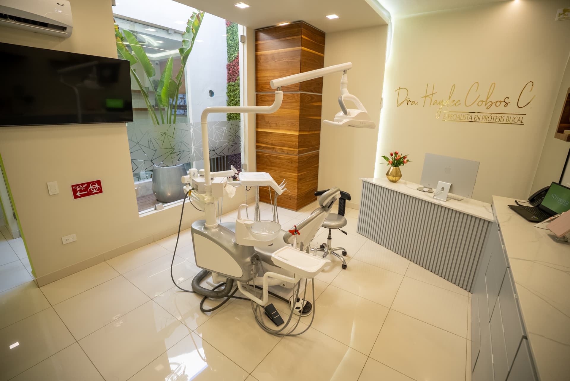 Interior de una clínica dental premium